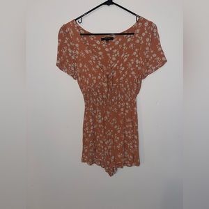 ROMPER. Pink floral romper.